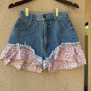 Sexy 💕 Vintage 90's Paris Blues Floral Lace Up Denim Shorts Sz 26/25 Made in USA